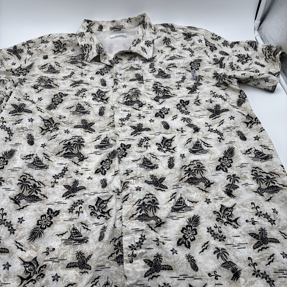 Columbia PFG Button Down Shirt Mens Size Large Hawaiian Fishing Multicolored Cot